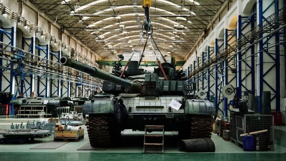 Česko pomůže Ukrajině výcvikem a sháněním munice. Tanků a raket už bude méně